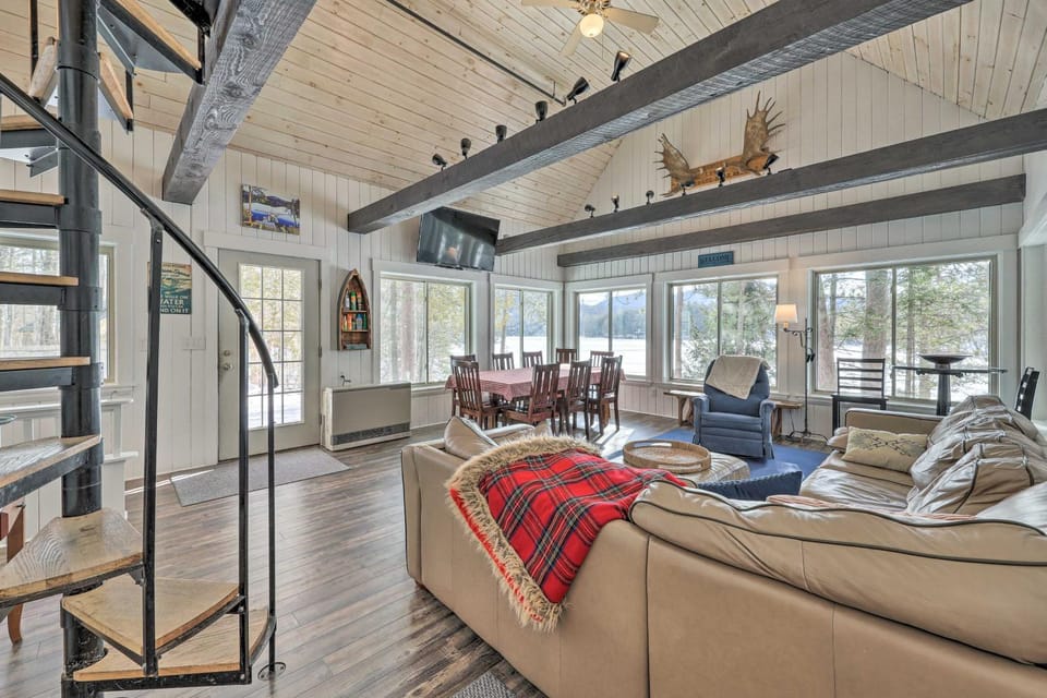Quiet Waterfront Cabin w/ Dock, Game Room, Hot Tub Cabin in Woodstock