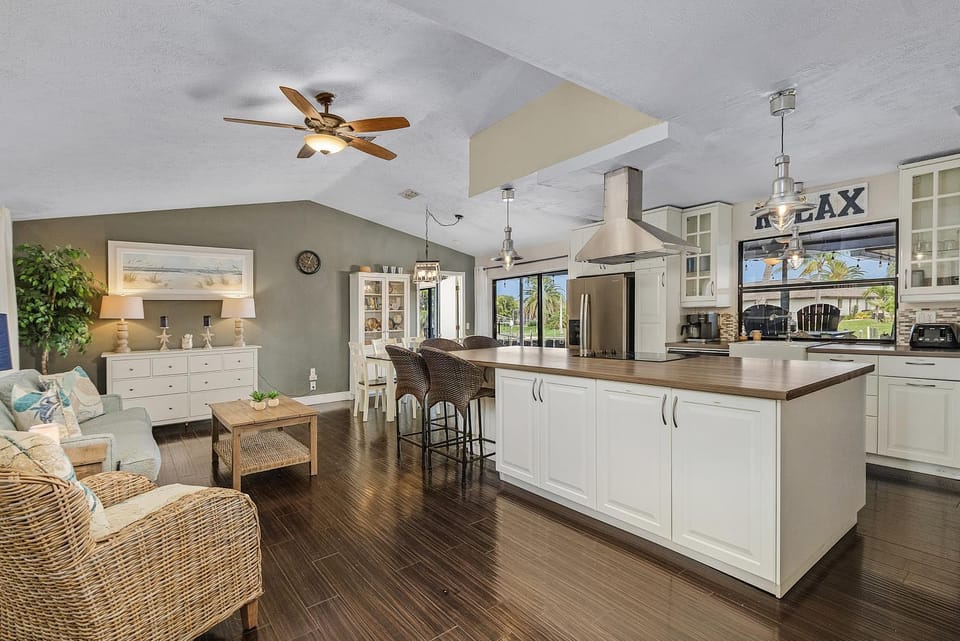Canal-Front Oasis w/ Dock & Kayaks in Cape Coral! House in Cape Coral