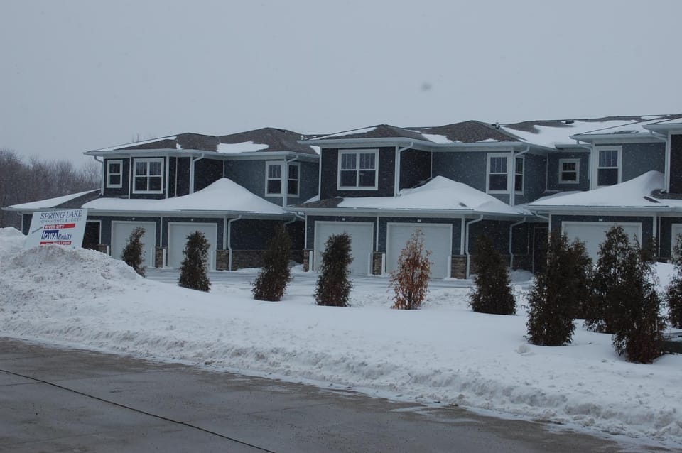 Spring Lake Suites Hotel in Mason City
