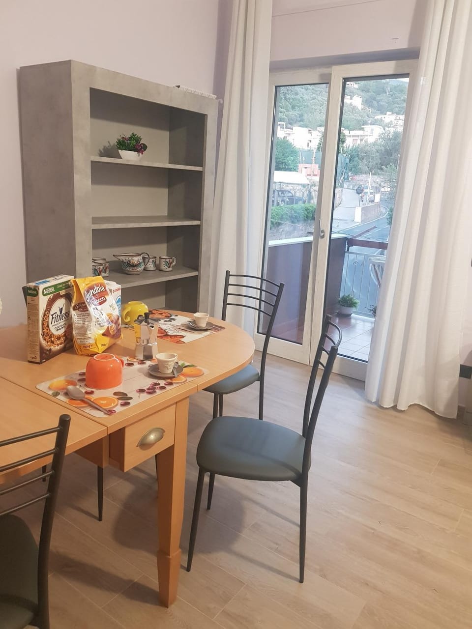 Seating area, Dining area