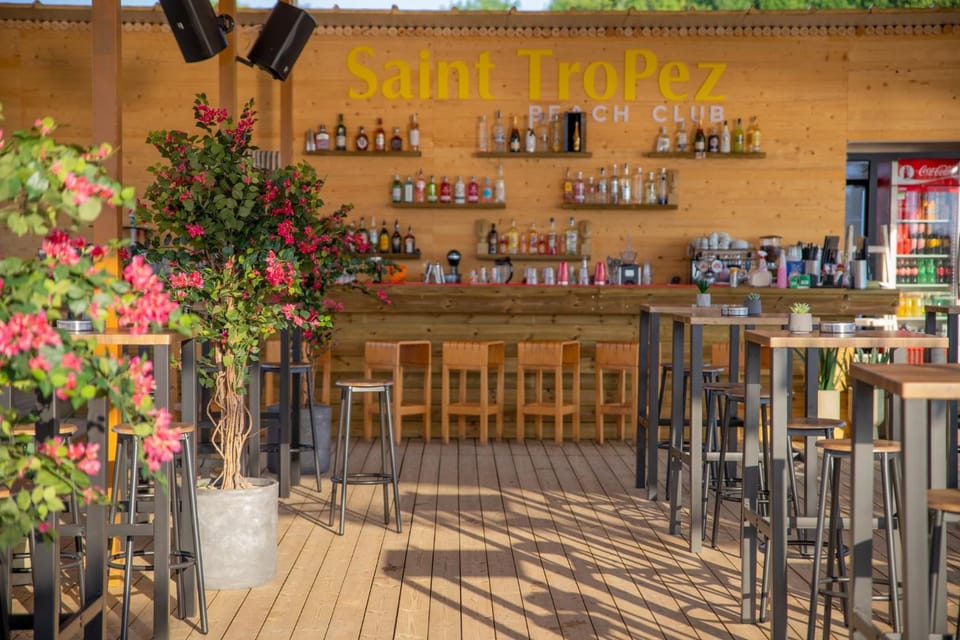 Restaurant/places to eat, Food and drinks
