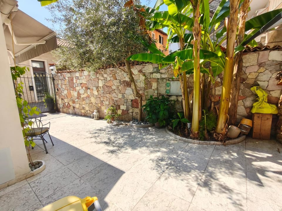 Inner courtyard view