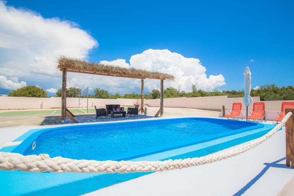 Swimming pool, Swimming pool