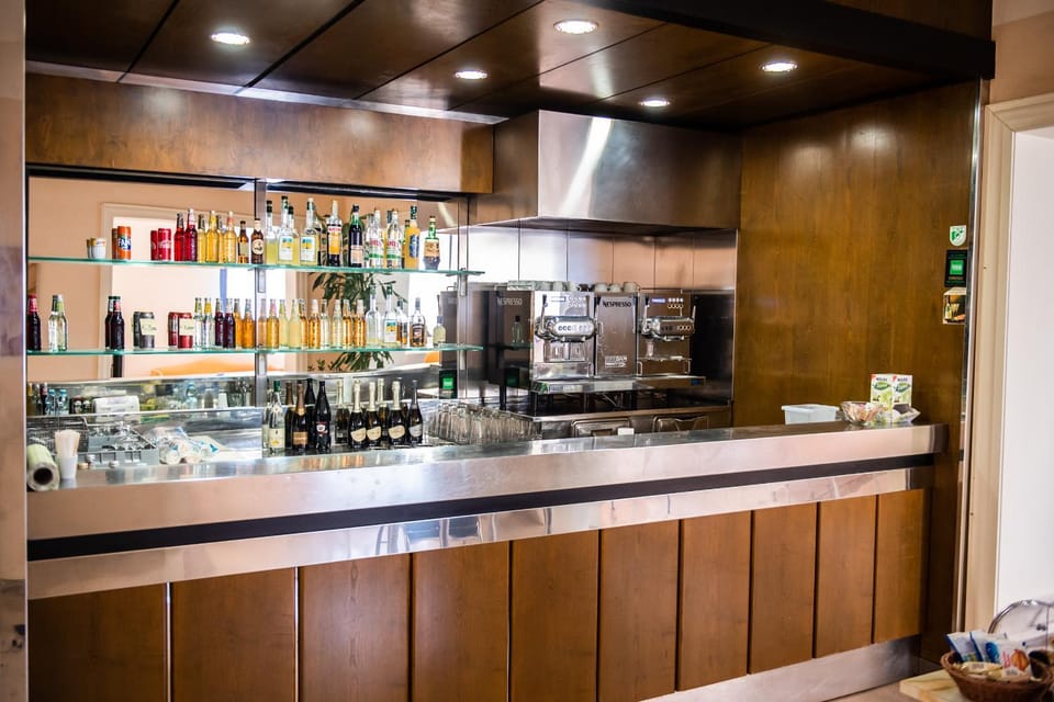 Lobby or reception, Lounge or bar, Continental breakfast, Italian breakfast, Drinks, Alcoholic drinks, Non alcoholic drinks