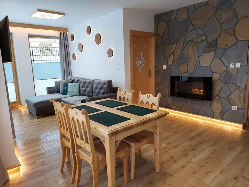 Seating area, flat iron