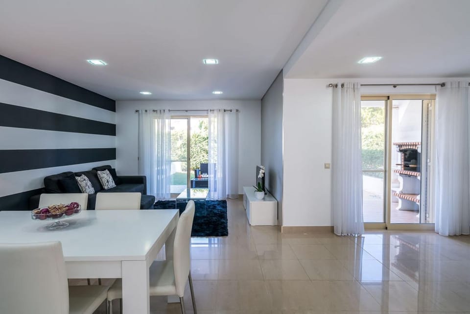 BBQ facilities, Balcony/Terrace, Living room, Dining area