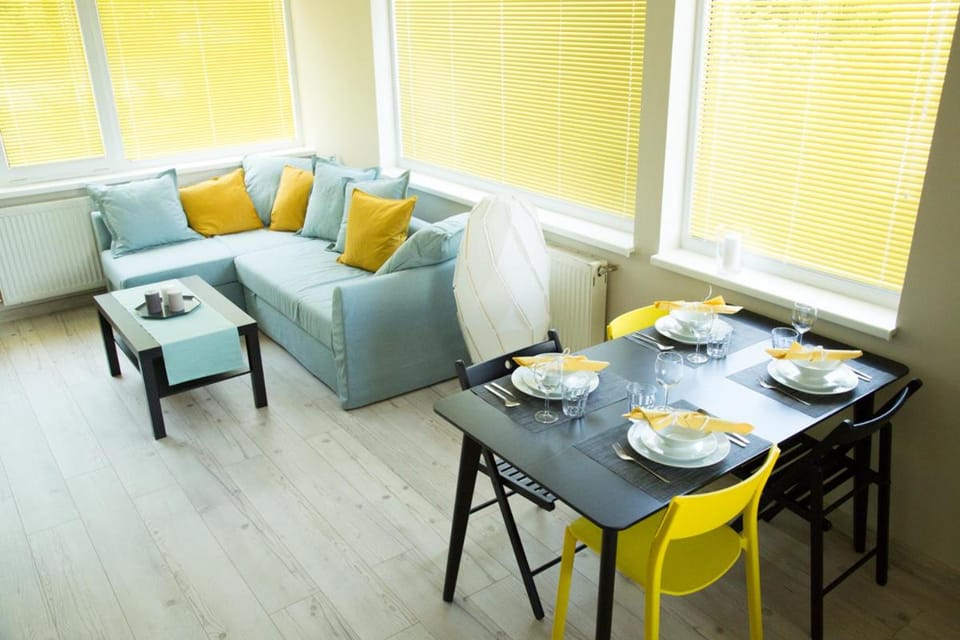 Living room, Seating area, Dining area, Breakfast