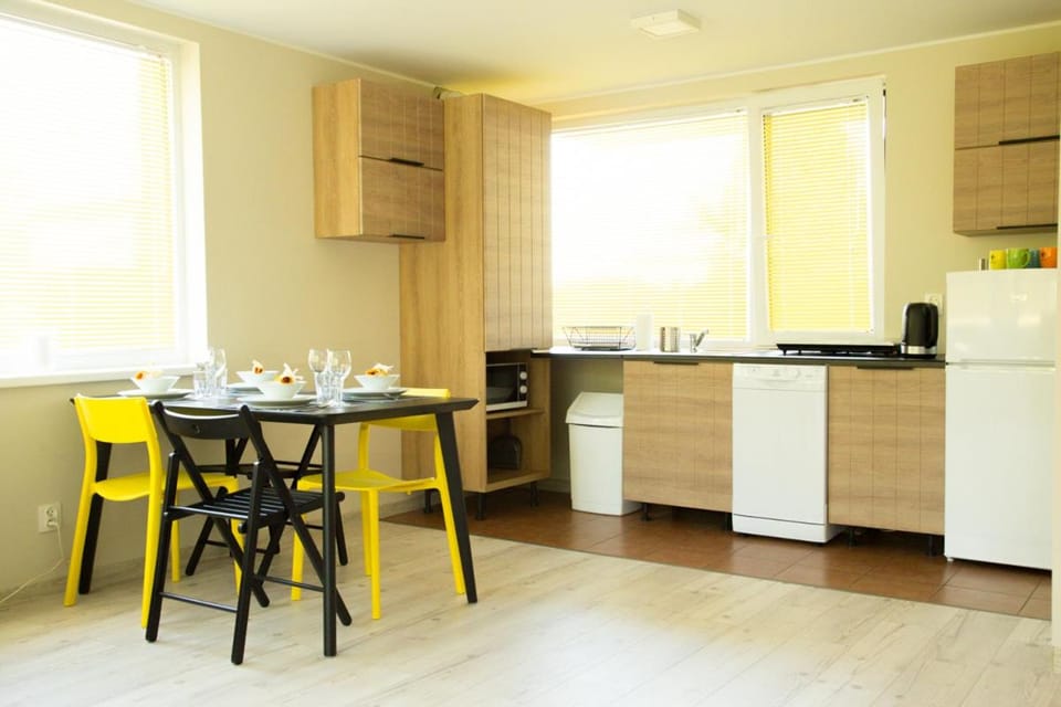 Coffee/tea facilities, Kitchen or kitchenette, Dining area