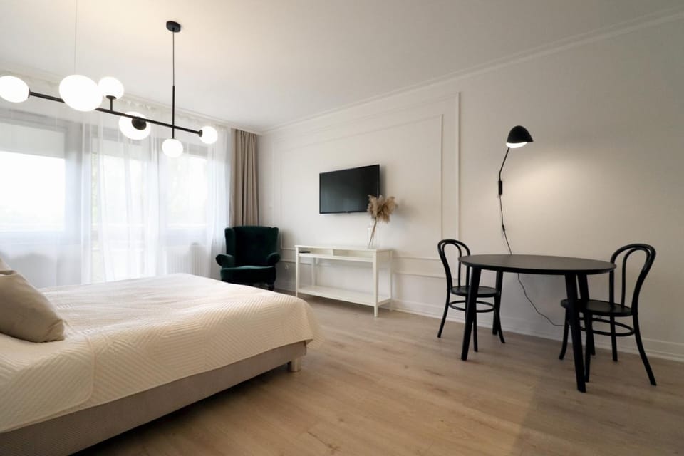 Photo of the whole room, Seating area