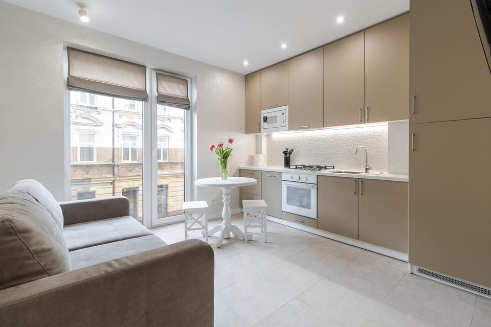 Kitchen or kitchenette, Dining area