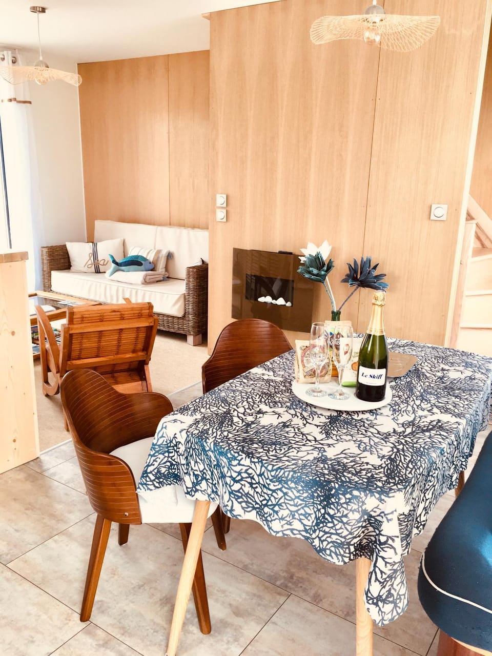 Dining area, flat iron