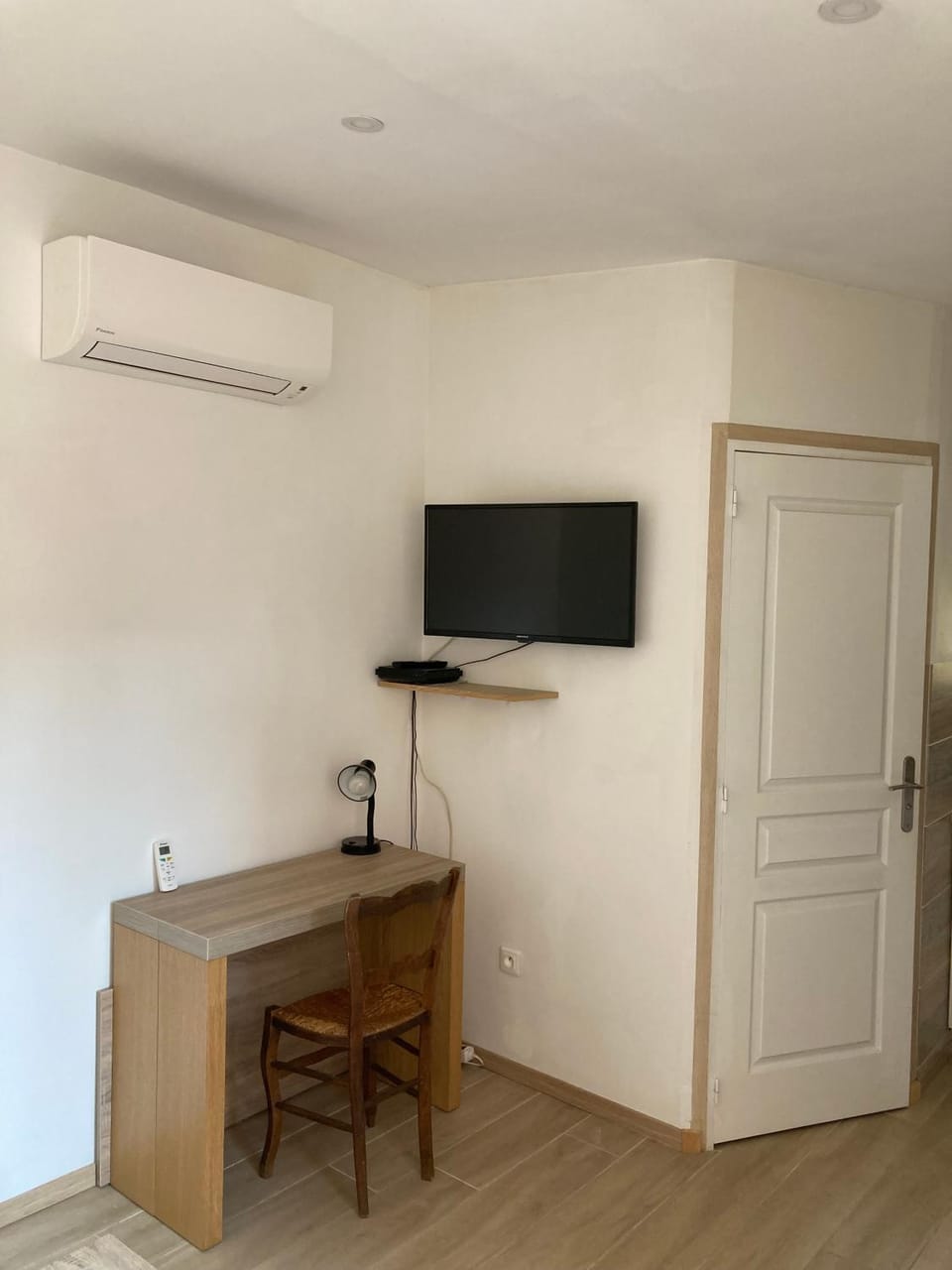 TV and multimedia, air conditioner