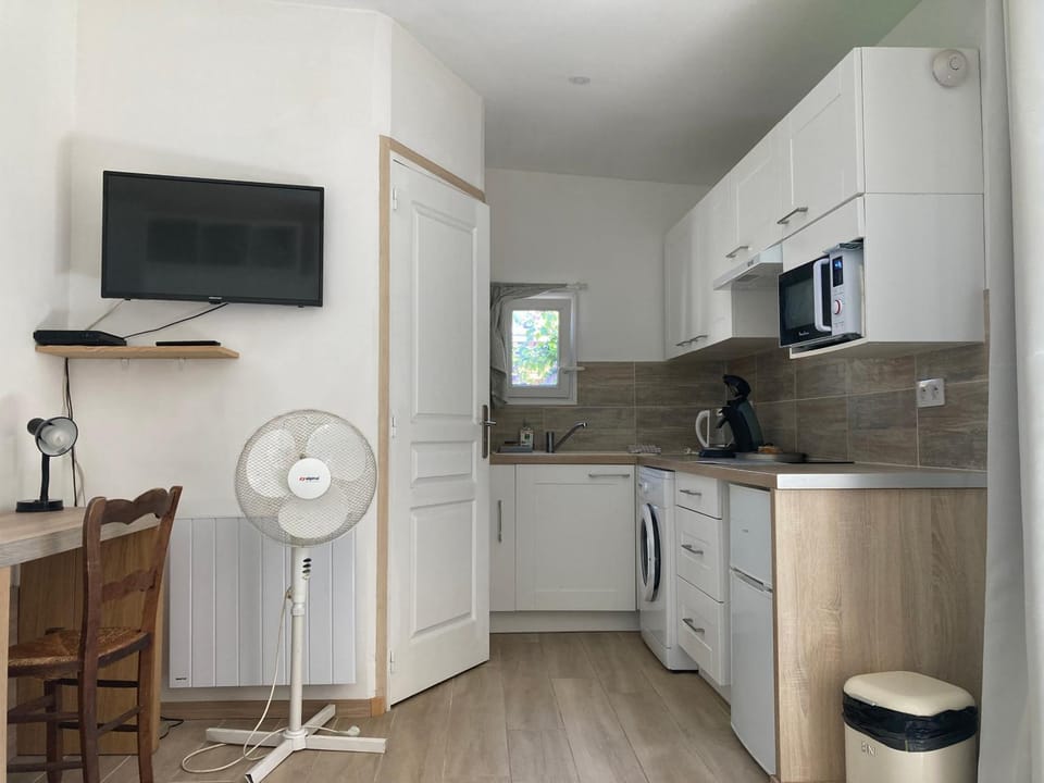 TV and multimedia, fireplace, minibar, stove, washing machine