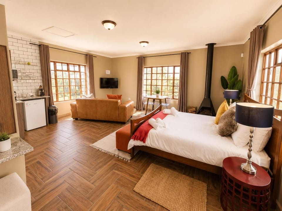 Bed, Kitchen or kitchenette, Bedroom