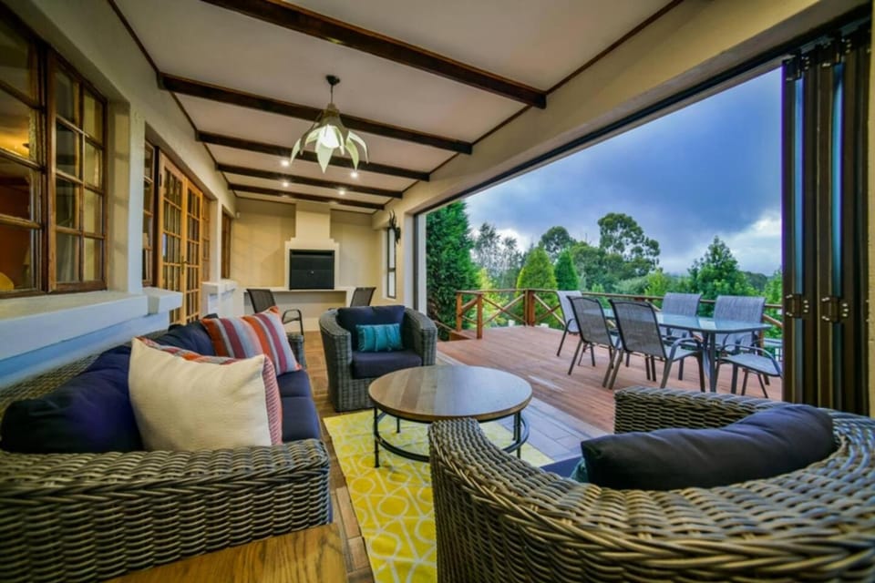 Patio, BBQ facilities, Seating area, Dining area, Garden view