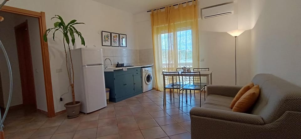 Kitchen or kitchenette, Living room, Seating area, Dining area