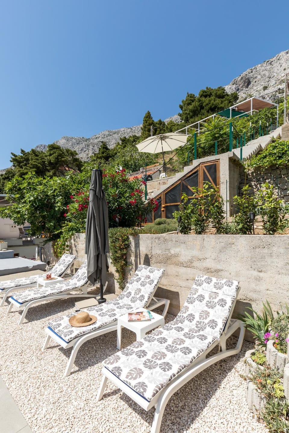 Natural landscape, Mountain view, Swimming pool, sunbed