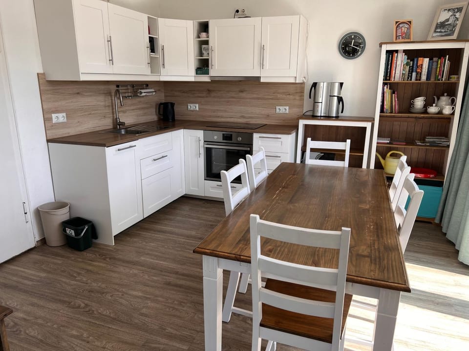 Dining area, kitchen