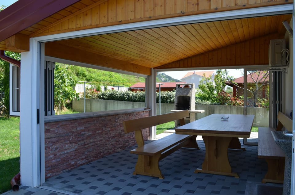 Patio, Day, Garden