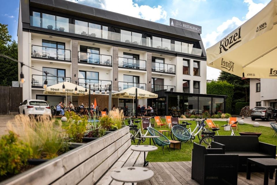 Property building, Restaurant/places to eat