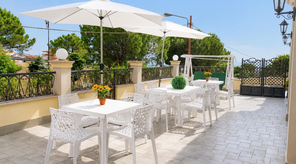 B&B VillaGus Bed and Breakfast in Praia A Mare