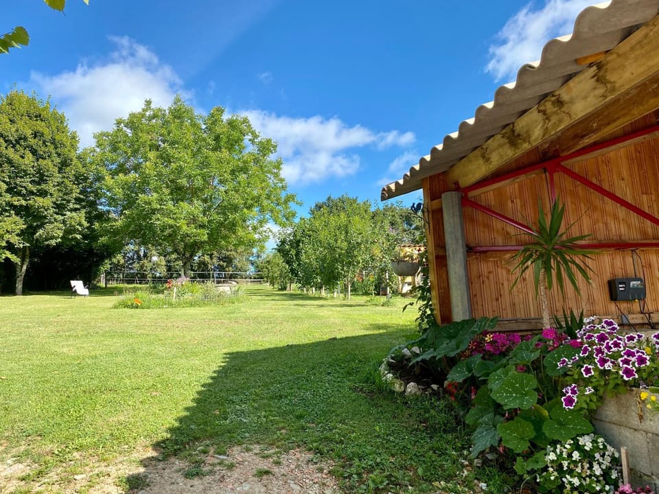 Gîte avec jacuzzi à Lamothe d'Alès House in Nouvelle-Aquitaine
