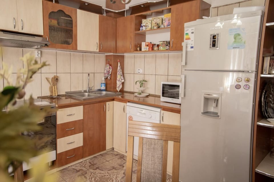 Kitchen or kitchenette, Communal kitchen