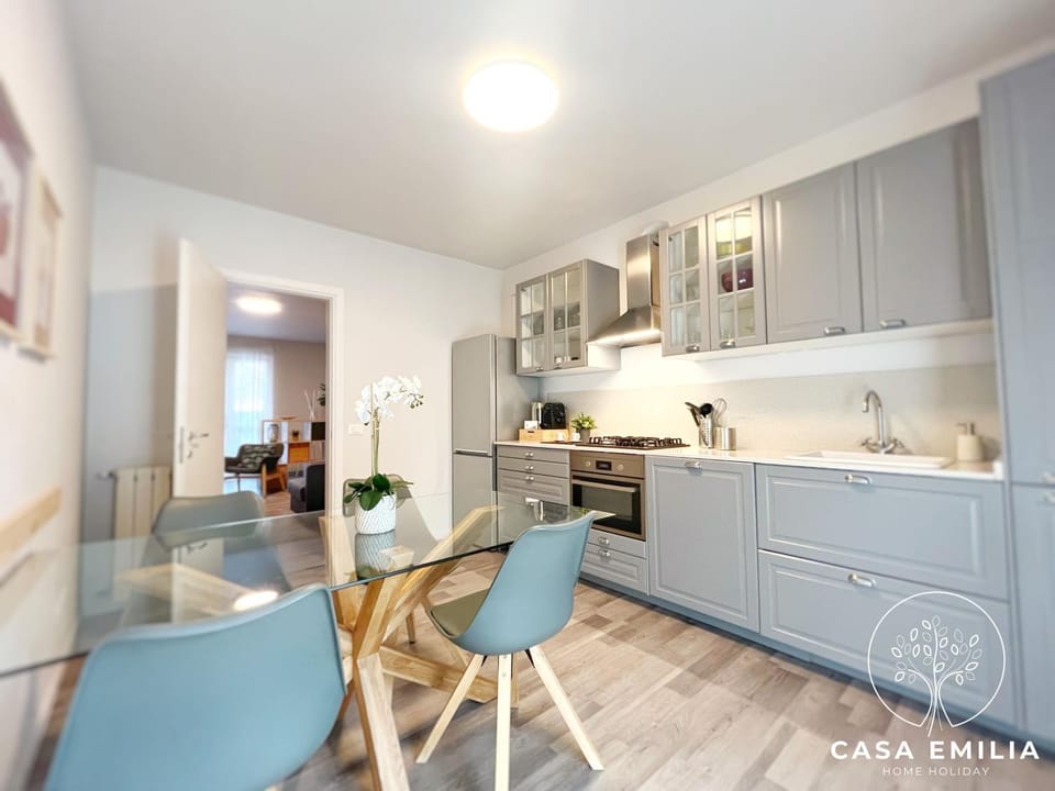 Kitchen or kitchenette, Dining area, dishwasher, oven, stove