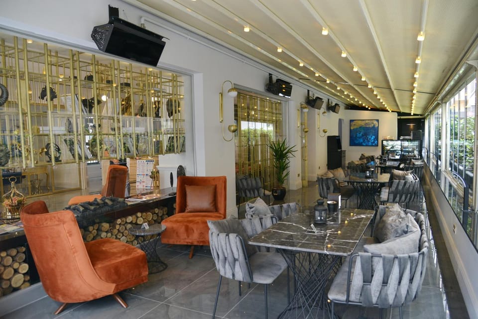 Restaurant/places to eat, Lounge or bar, Seating area