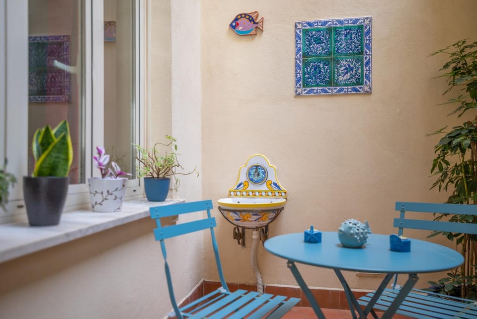 Patio, Dining area