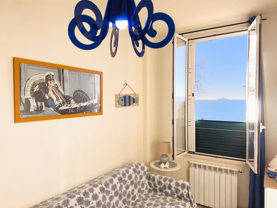 Communal lounge/ TV room, Bed, Natural landscape, TV and multimedia, Photo of the whole room, Evening entertainment, Sea view
