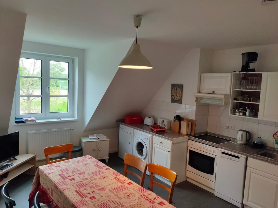 Kitchen or kitchenette, Living room, Seating area