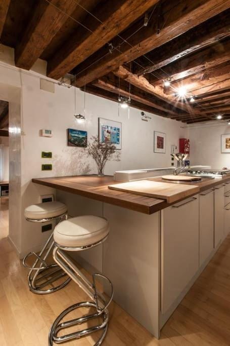 Kitchen or kitchenette, Seating area