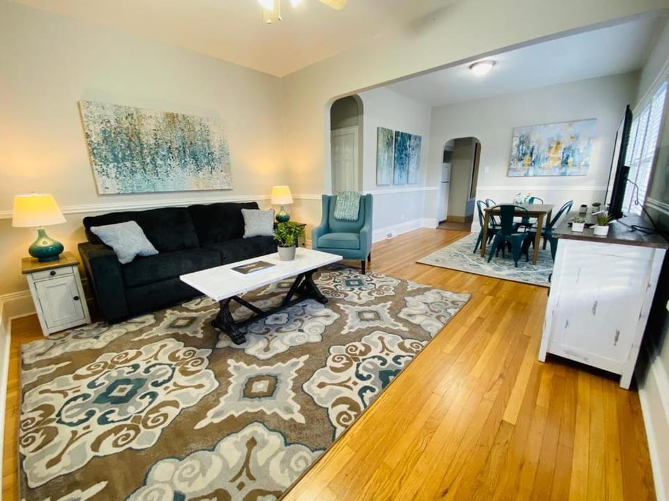 Stunning Bungalow next to UNC - Free Bikes! Apartment in Greeley