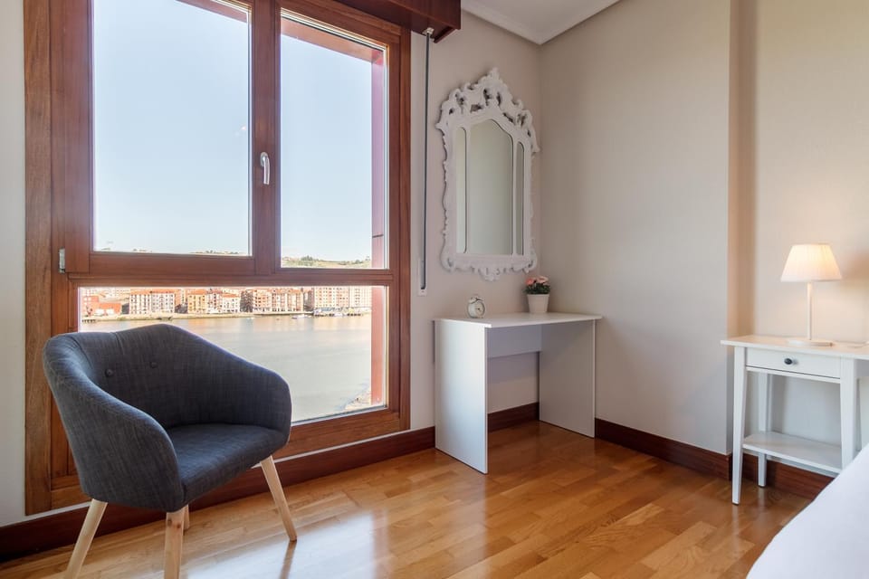 Bedroom, River view