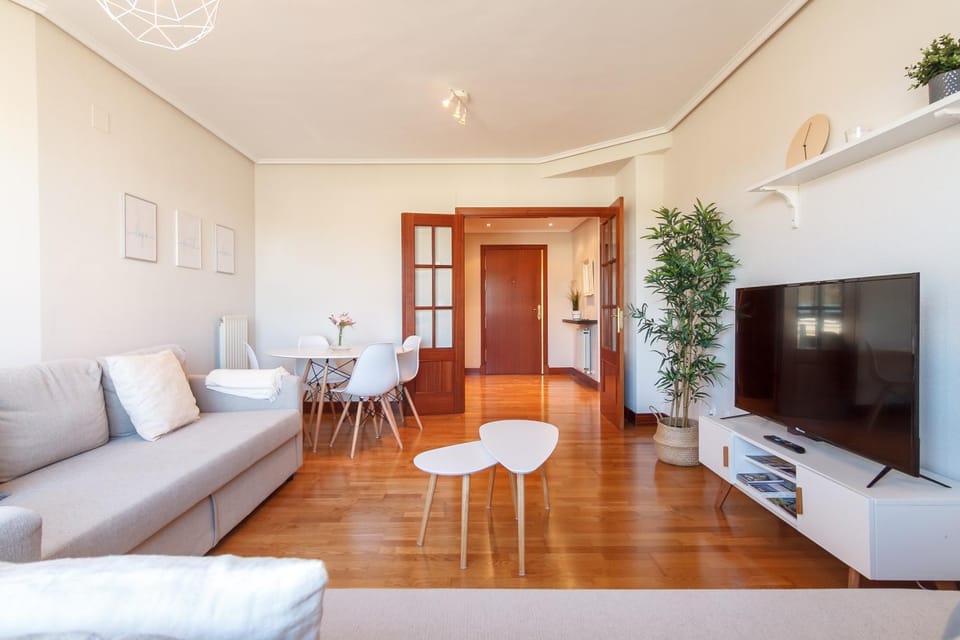 TV and multimedia, Living room, Lobby or reception, Dining area