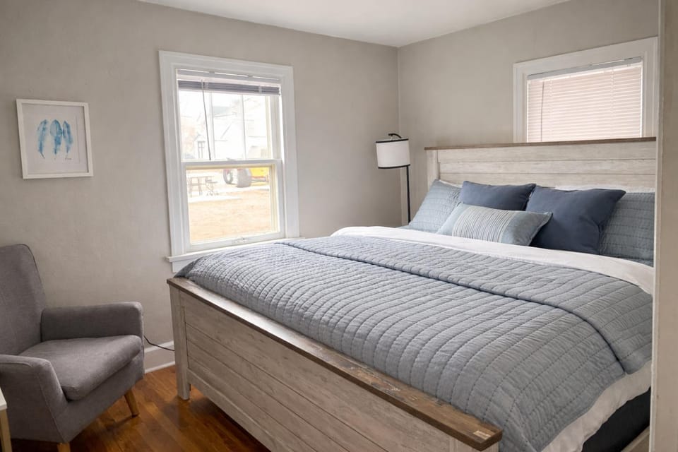 Beautiful Bungalow Next to UNC - Free Cruiser Bikes! Apartment in Greeley