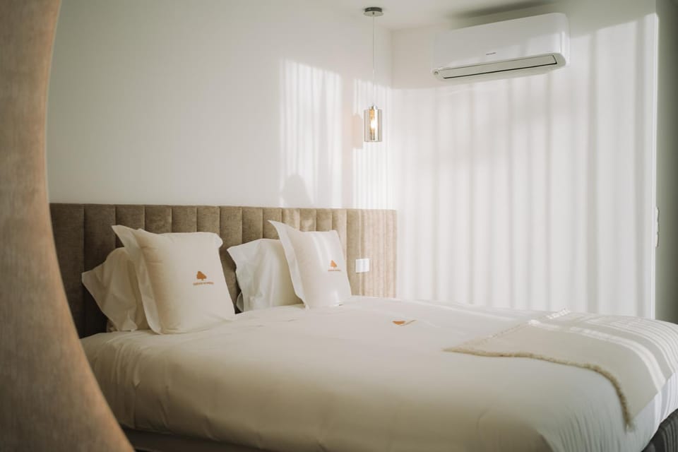 Bed, Bedroom, air conditioner