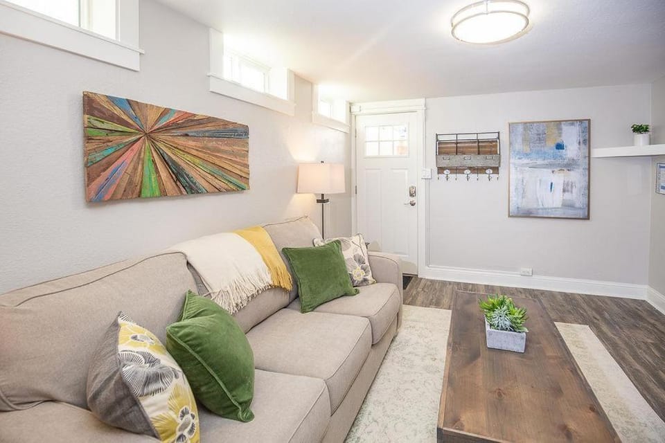 Cozy Retreat - Walk to UNC - Free Cruiser Bikes Apartment in Greeley