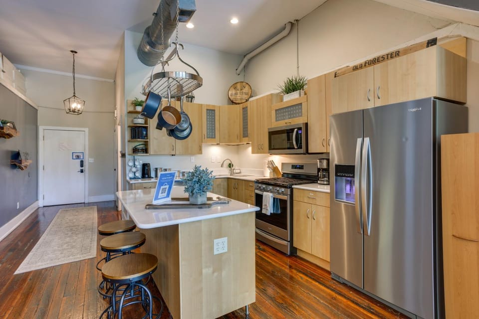 'Kentucky Bourbon Loft' ~ Downtown Louisville House in Jefferson County