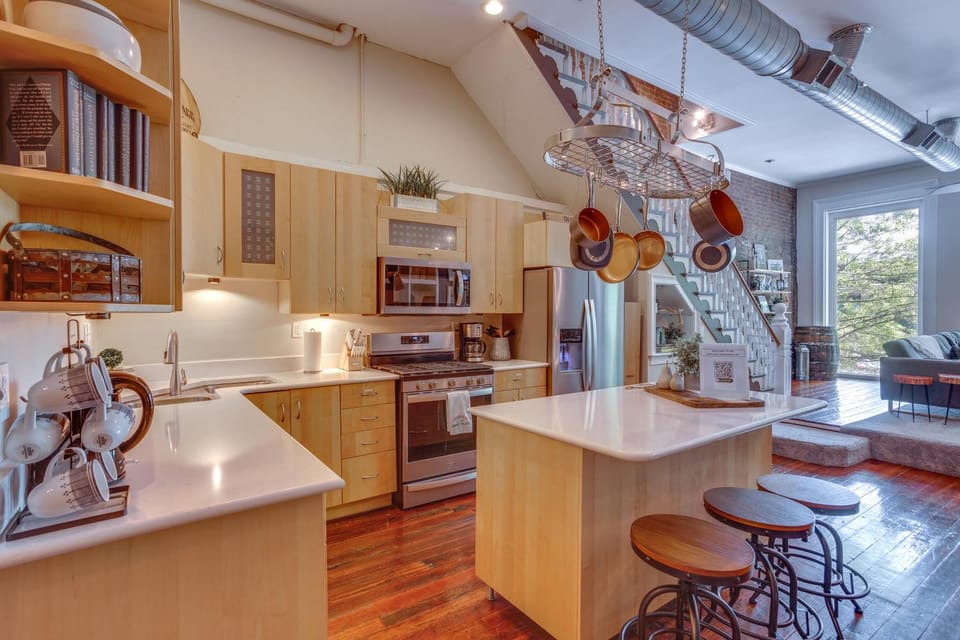 'Kentucky Bourbon Loft' ~ Downtown Louisville House in Jefferson County