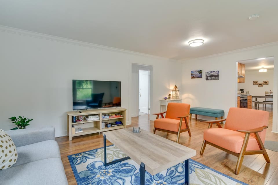 Downtown Home with Patio - Walk to Shops and Dining! House in Stevenson