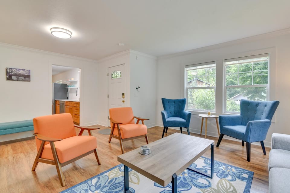 Downtown Home with Patio - Walk to Shops and Dining! House in Stevenson