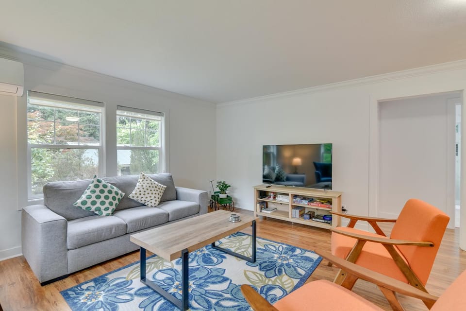 Downtown Home with Patio - Walk to Shops and Dining! House in Stevenson