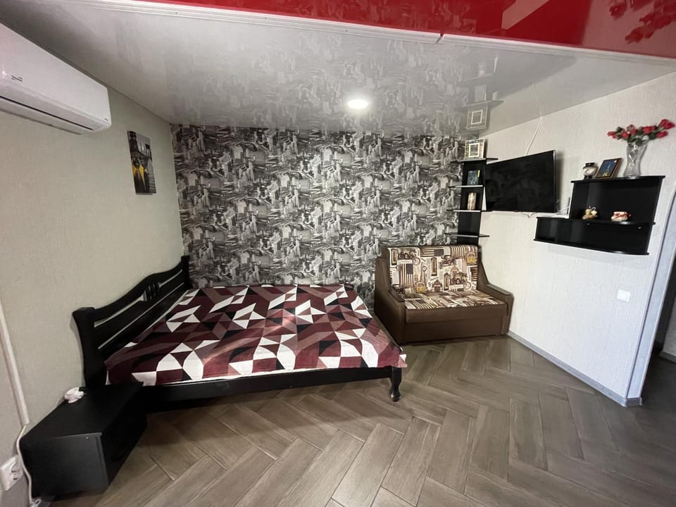 Bed, TV and multimedia, Seating area