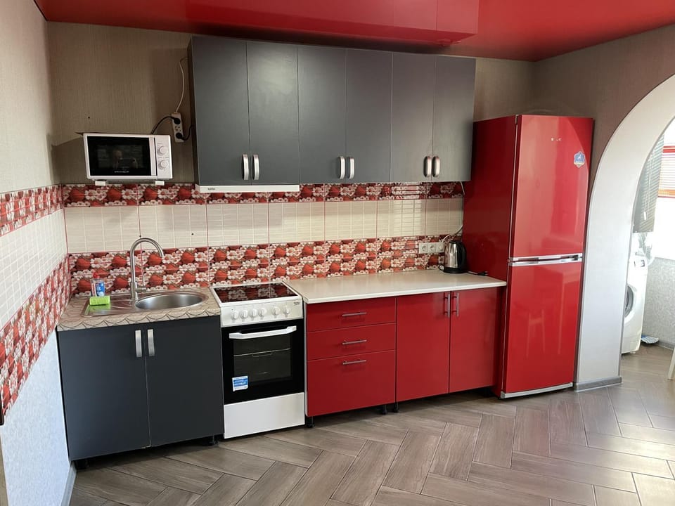 microwave, stove, kitchen