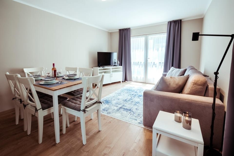 TV and multimedia, Living room, Entertainment