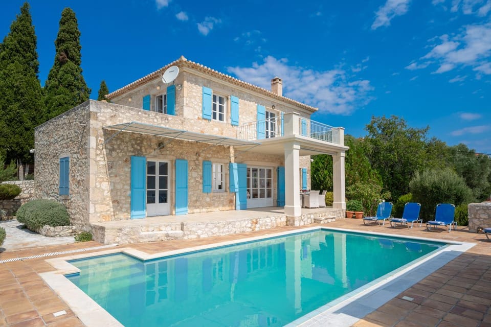 Property building, Pool view, Swimming pool, Swimming pool, sunbed