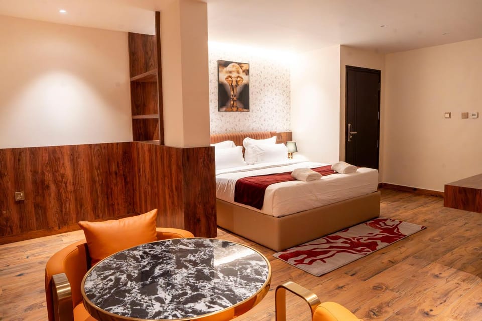 Bed, Photo of the whole room, Seating area, Bedroom