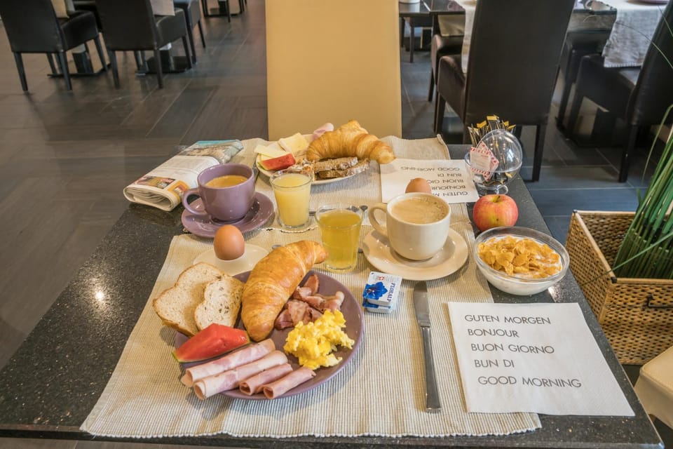 Breakfast, Buffet breakfast